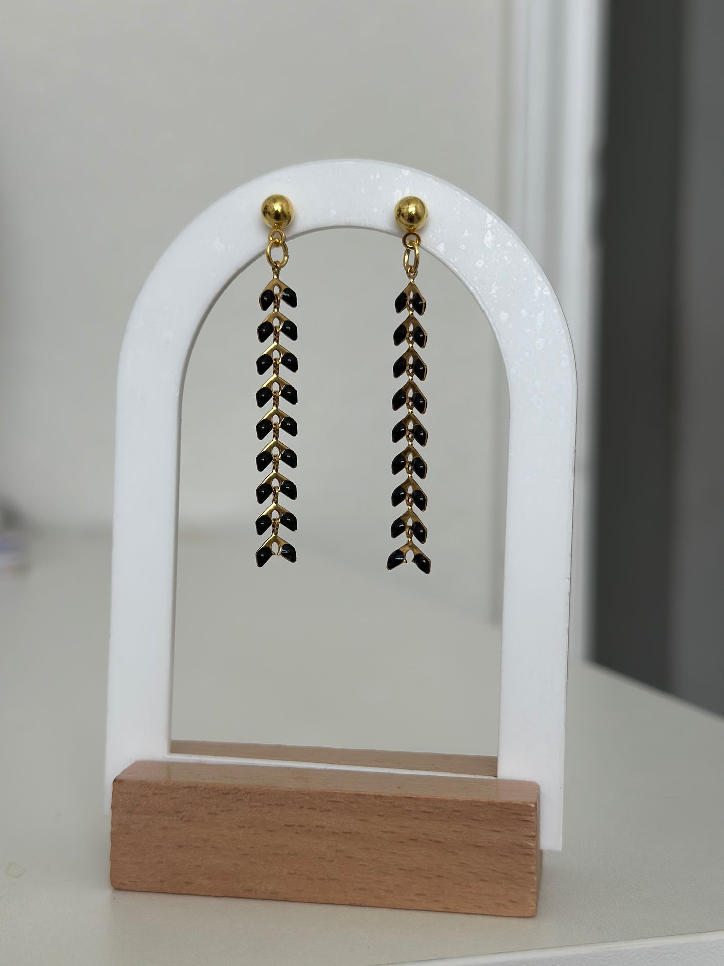 Invisible Chain with Black Beads and Black chain dangler with a pair of earrings