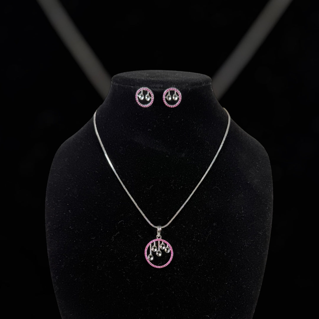 Round shaped Pendant with Earrings