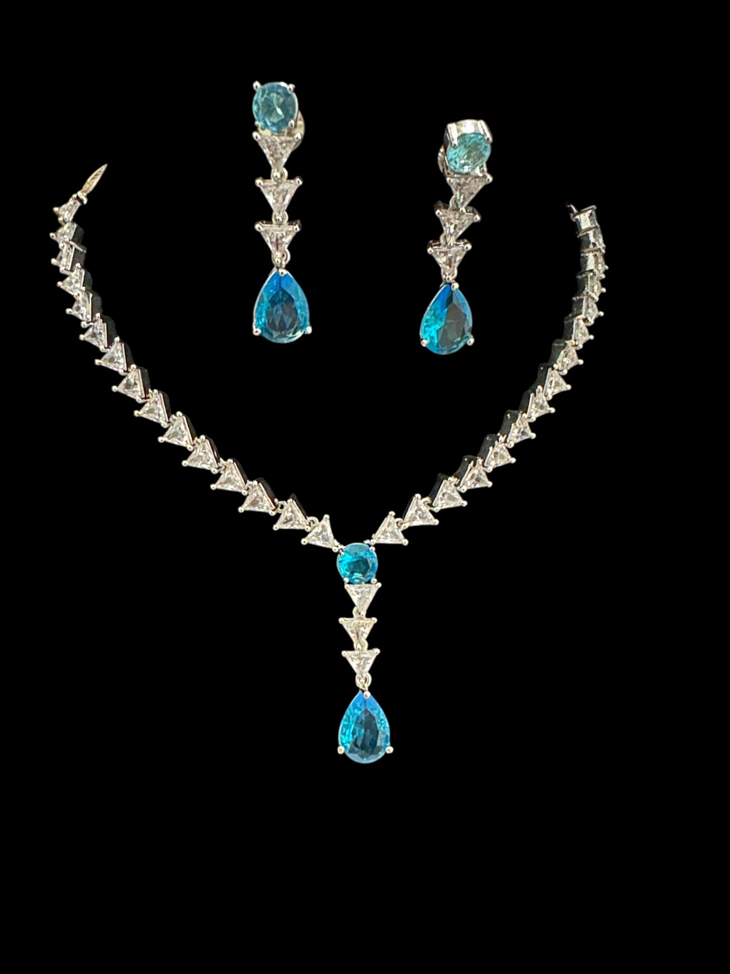 Elegant Fashion Neck piece