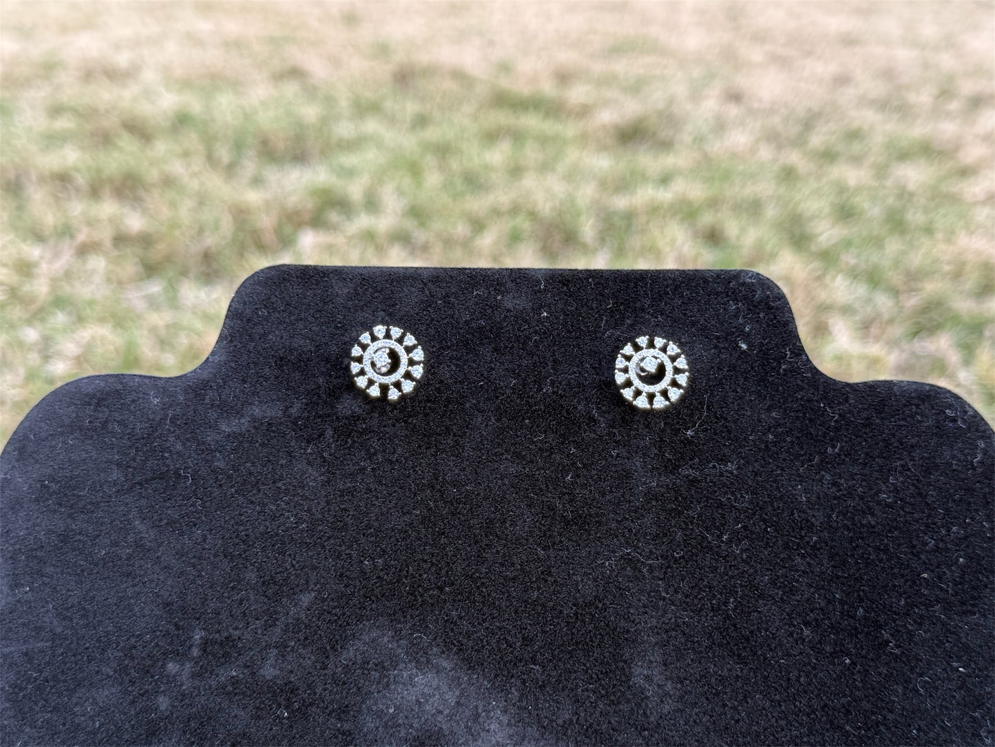 92.5 Sterling Silver Round Shaped Stud Earrings