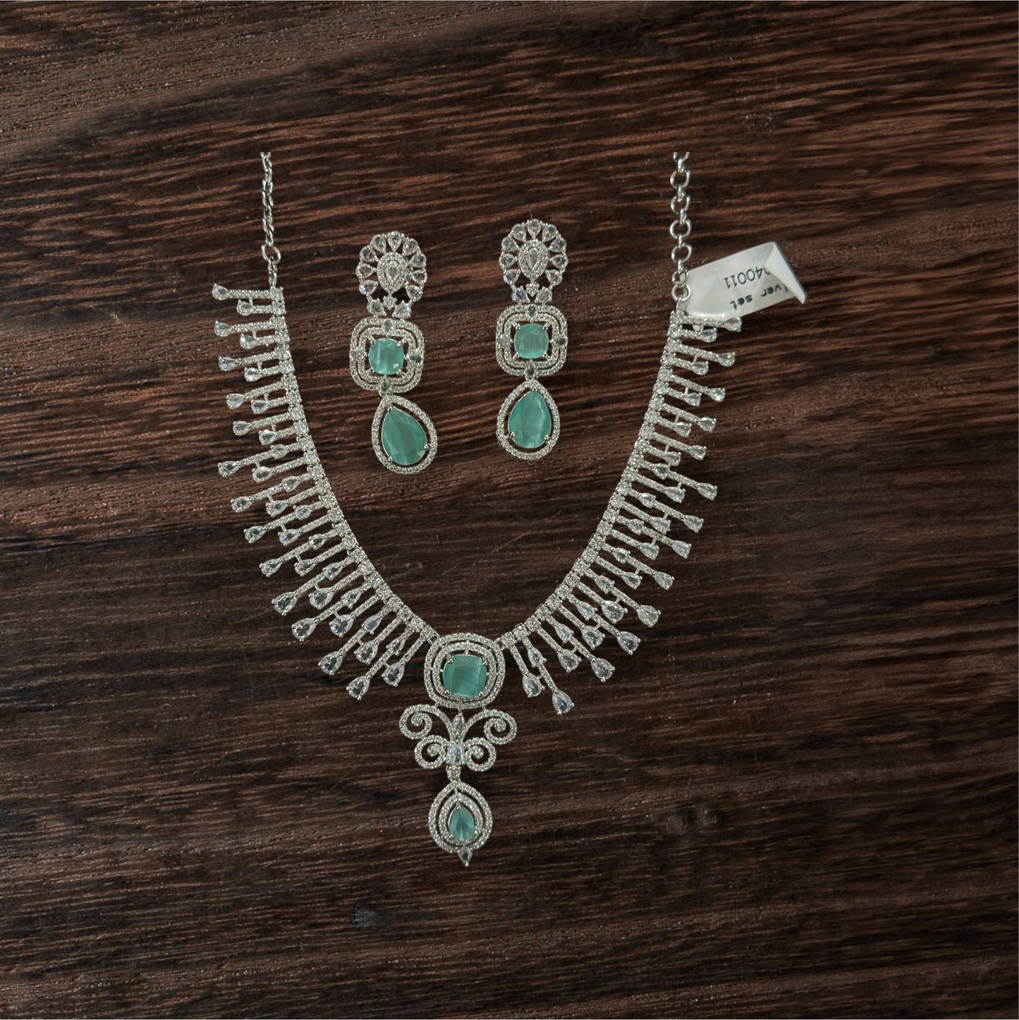 Beautiful wedding necklace with earrings