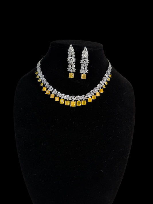 Necklace with honey colored dazzlers